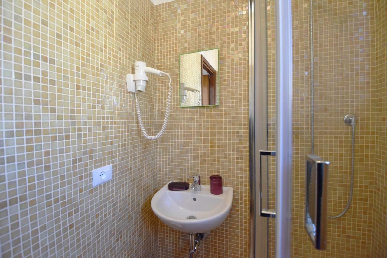 Nice And Warm Rooms Rome Extérieur photo