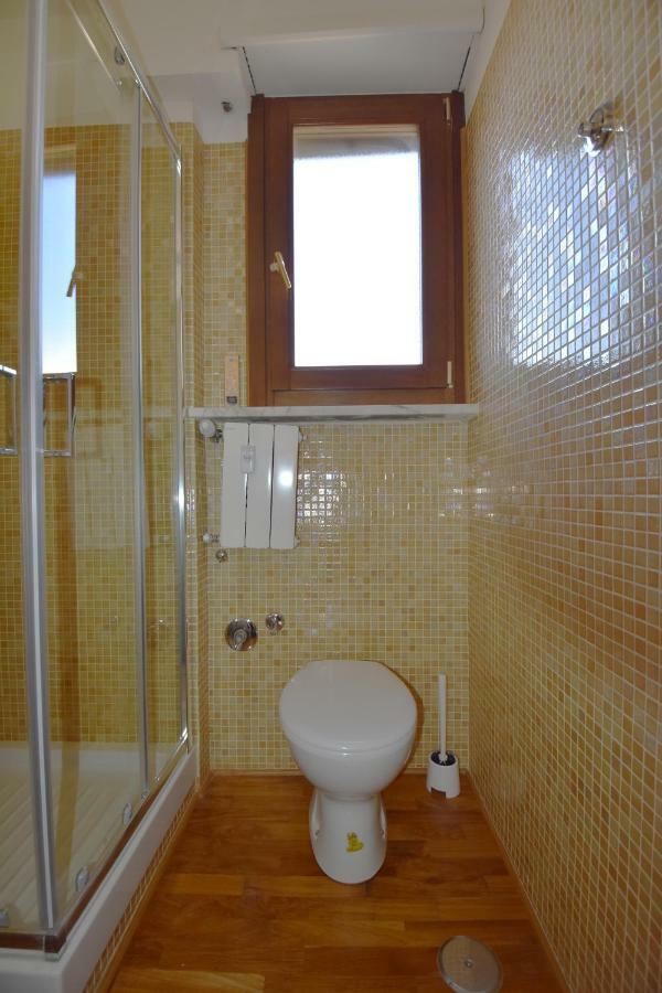 Nice And Warm Rooms Rome Extérieur photo